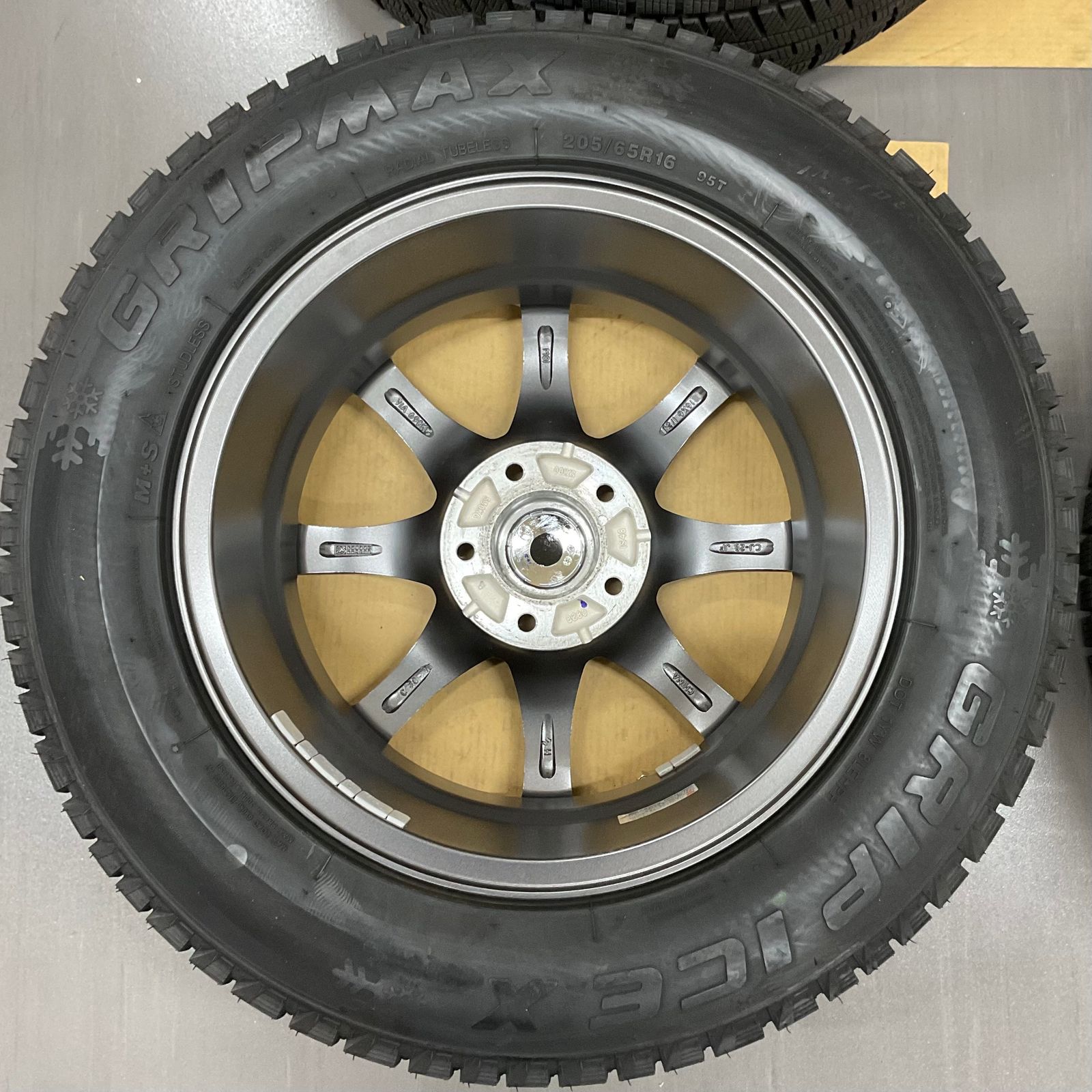 5穴 PCD114.3 16インチ 6.5J ＋48 Φ73mm ブランドル CJ28 205/65R16 