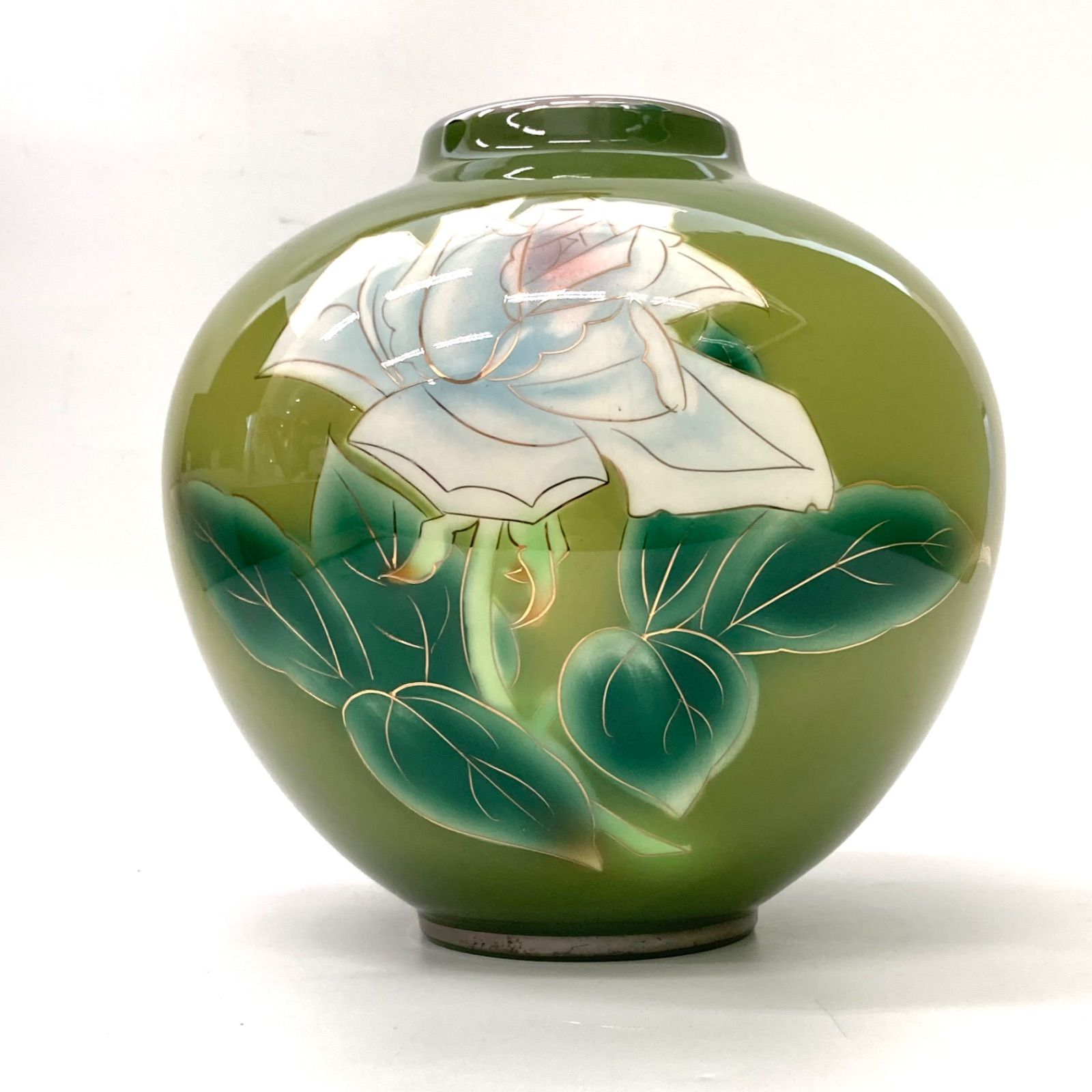 黒翠七宝】美術陶芸品 七宝 陶磁器 緑 花柄 箱付き ☆ - メルカリ