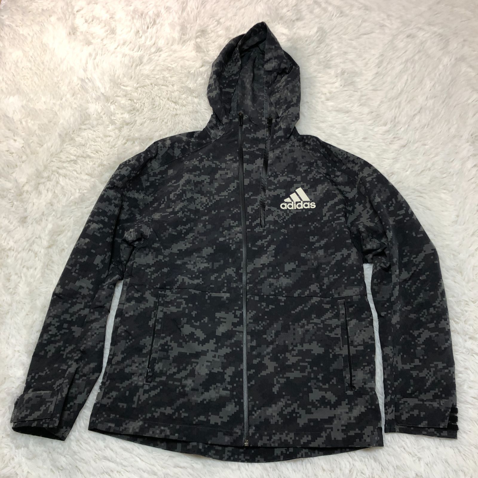 adidas ナイロンジャケット／ 迷彩 フード ジップ 黒系 メンズ Mサイズ 
