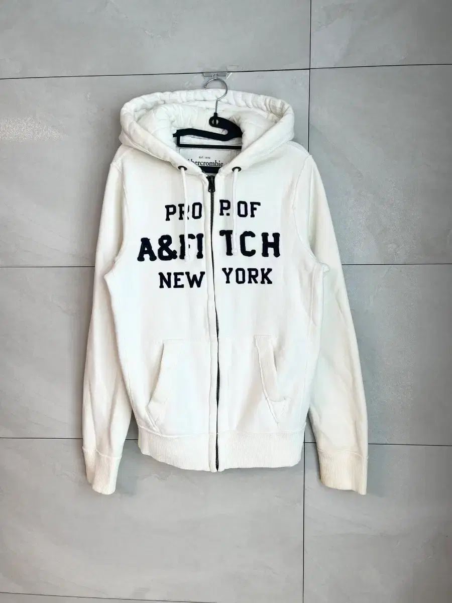 アイボリー ジップアップジャージM メンズ Abercrombie NEW YORK 文字ロゴ 必須アイテム WHO ジップアップ