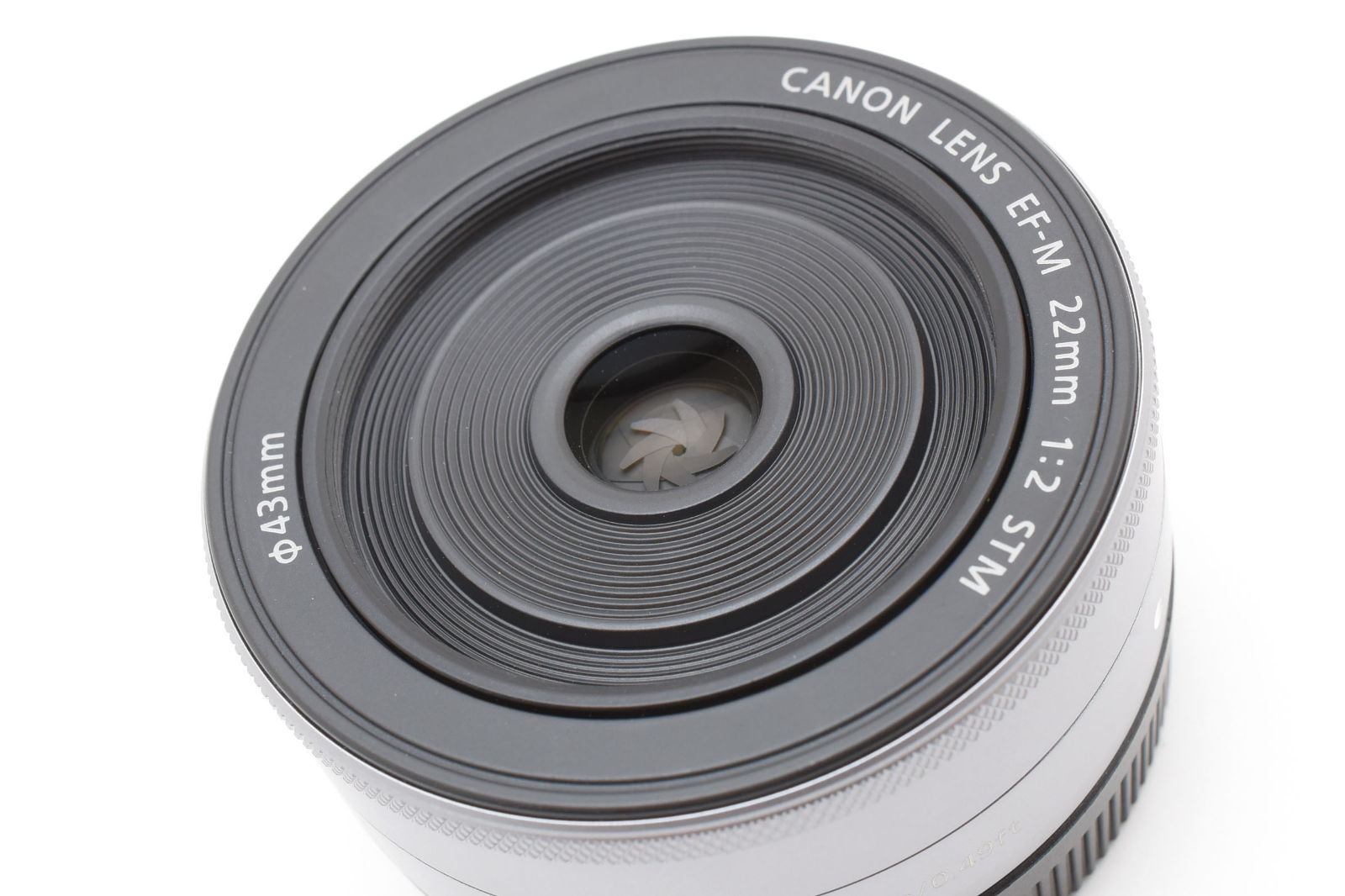 ☆極上☆ キヤノン Canon EF-M 22mm F2 STM シルバー 《前後キャップ付