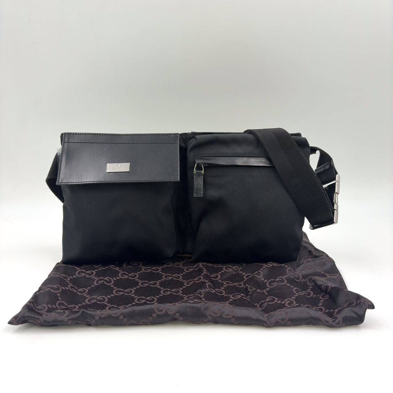 GUCCI GG柄 GGキャンバス レザー×キャンバス ブラック ボディバッグ
