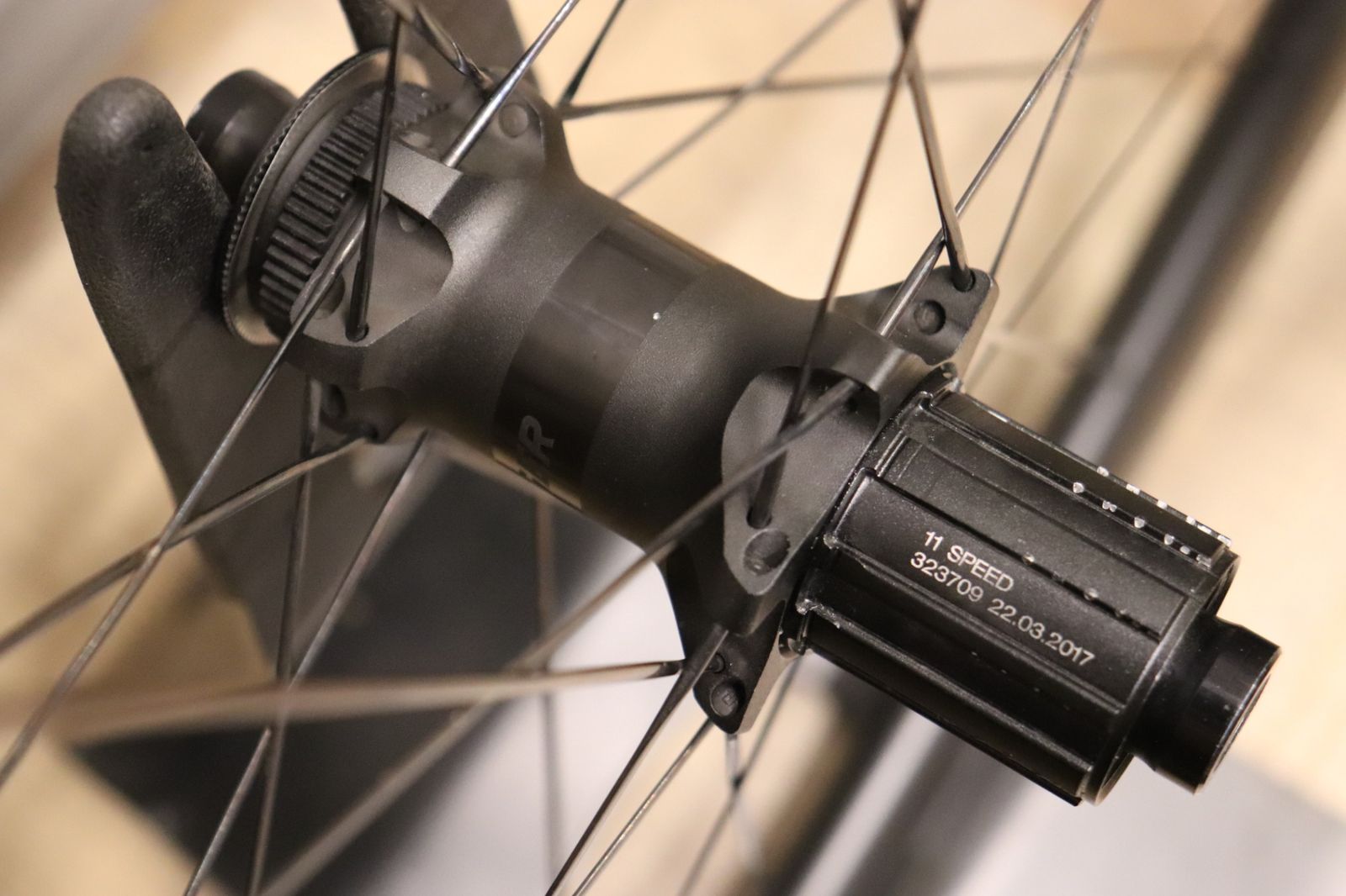 ボントレガー BONTRAGER アイオロス プロ AEOLUS PRO 3 カーボン