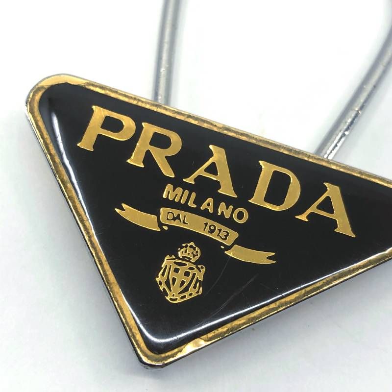 PRADA プラダ／三角プレート トライアングル ロゴ キーリング