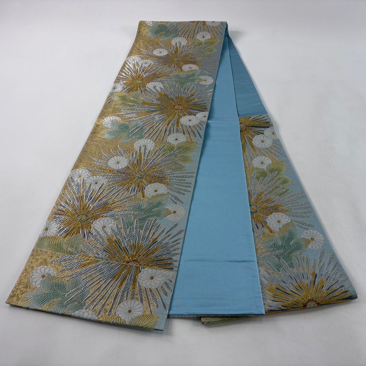 美品】 袋帯 秀品 錦彩煌彩糸菊文 金銀糸 刺繍 水色 六通 正絹 美品】 袋帯 秀品 錦彩煌彩糸菊文 金銀糸 刺繍 水色 六通 正絹