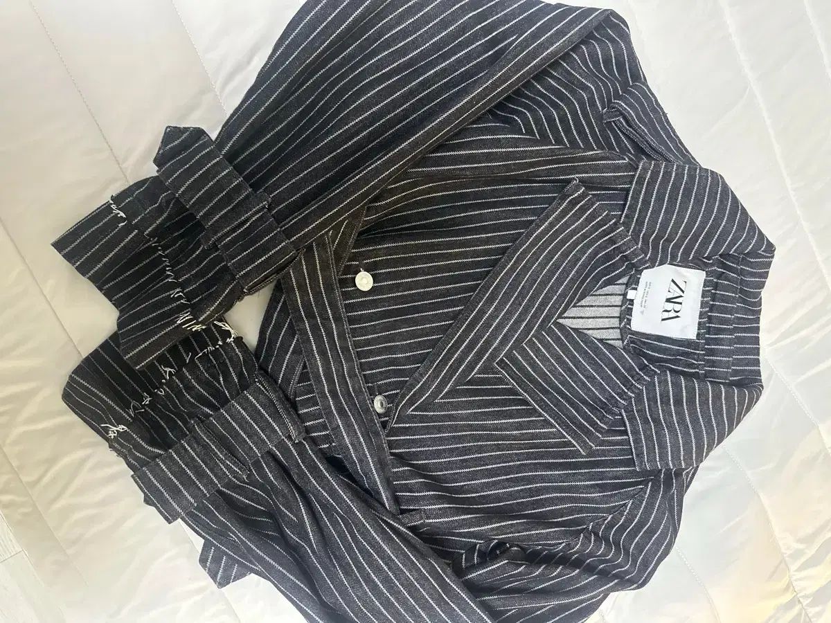 本物保証，得価 ZARA ストライプ クロップド ジャケット