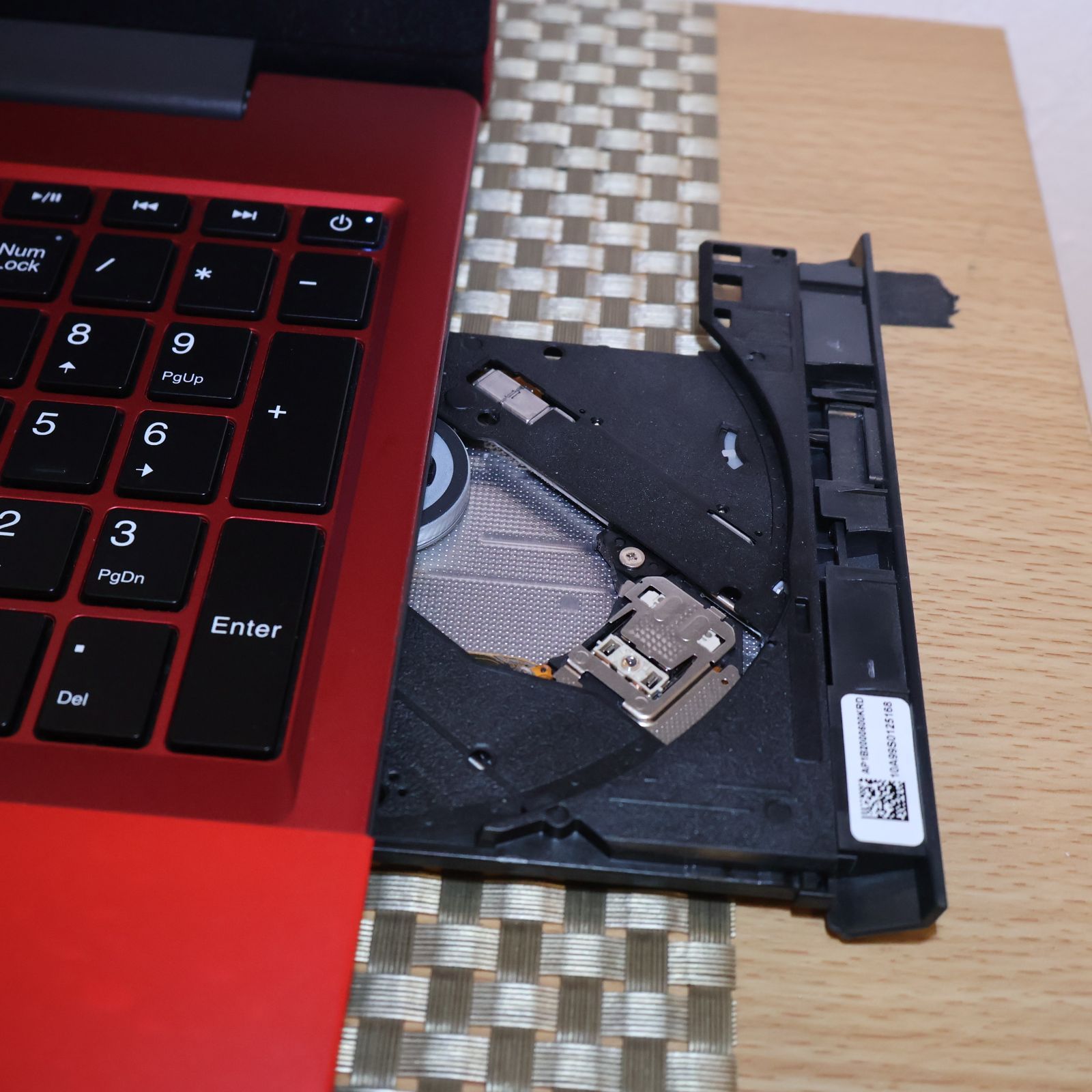 特価！お手頃！Win11公式対応CPU/メ8/高速SSD/無線/HDMI/カメラ 【公式