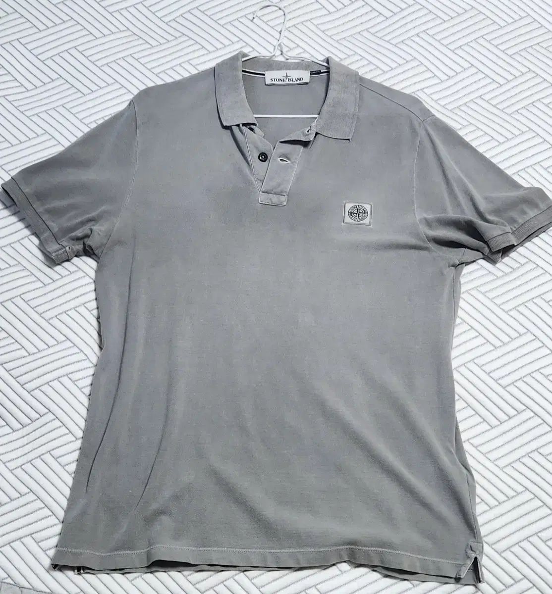 美品 STONE  グレー 半袖ポロシャツ スリムフィット　Lサイズ 赤字超特価，新作登場】 STONE ISLAND(ストーンアイランド) スリム