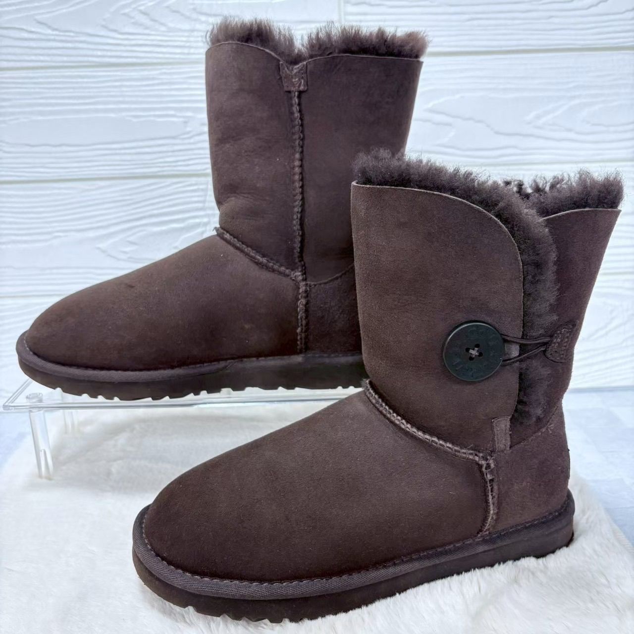 UGG アグ W BAILEY BUTTON ベイリーボタン 5803 チョコレート ブラウン 