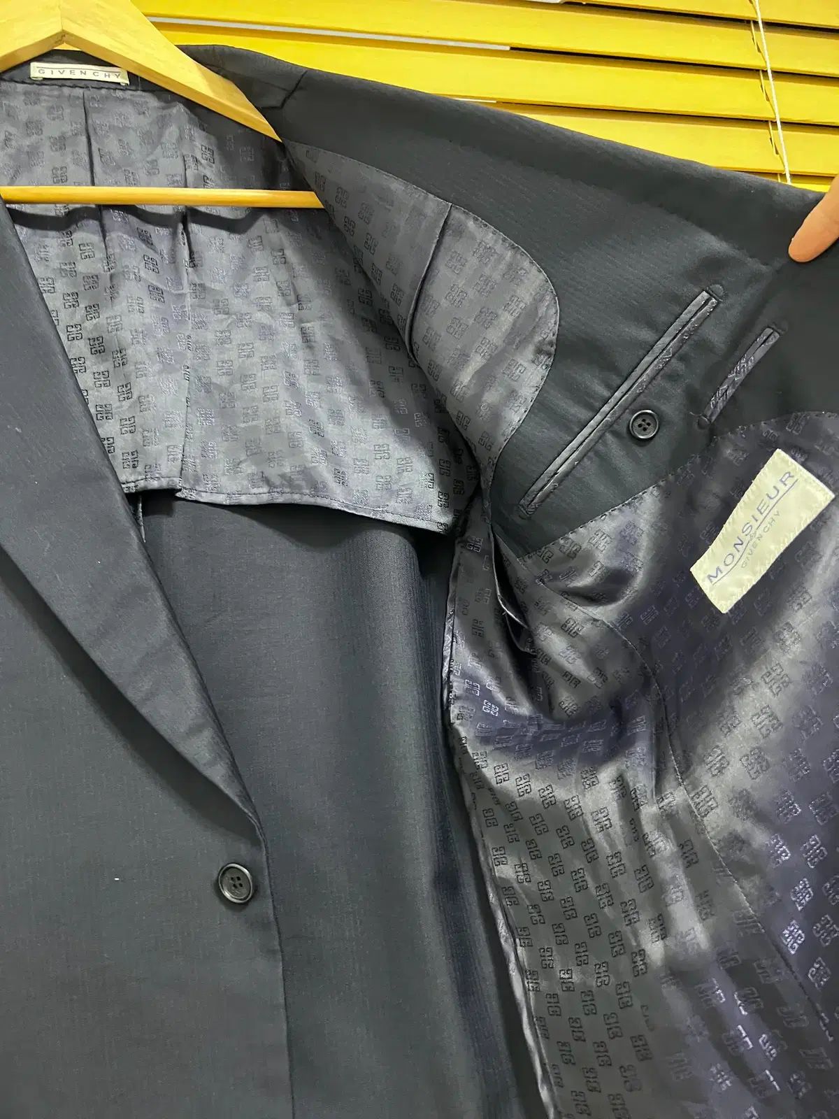 本物保証，格安】 Givenchy(ジバンシィ) メンズ ネイビー 季節の 