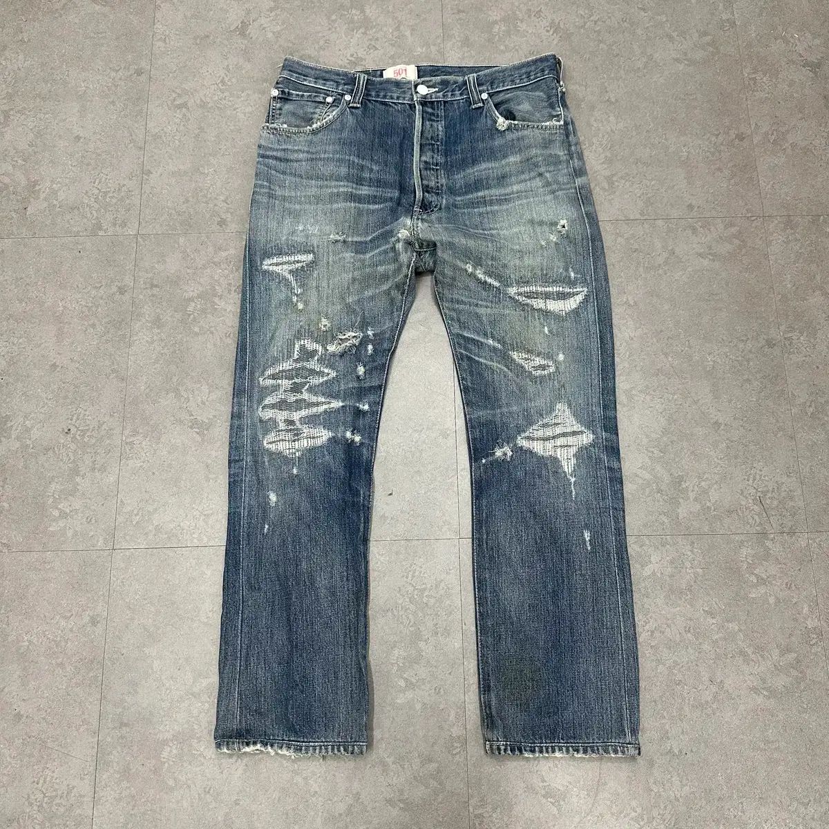 33 LEVI