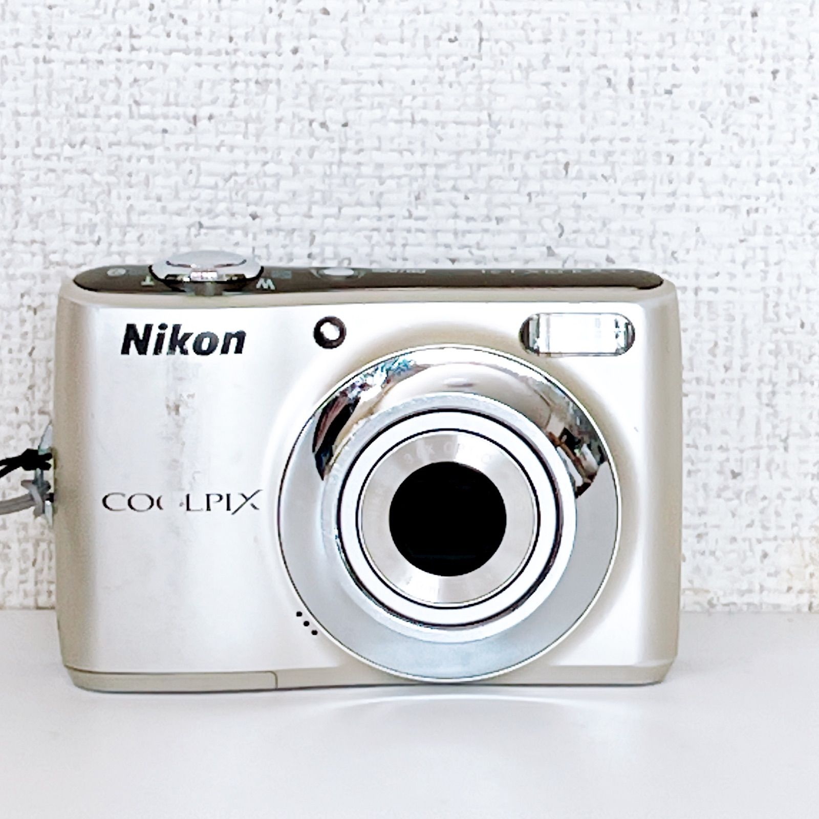 カメラ 美品 Nikon COOLPIX L21 コンデジ デジカメ シルバー 電池式