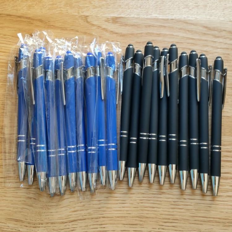 新品 タッチペン付きボールペン 20本 インクは黒、本体は黒と青 新品 タッチペン付きボールペン 20本 インクは黒、本体は黒と青