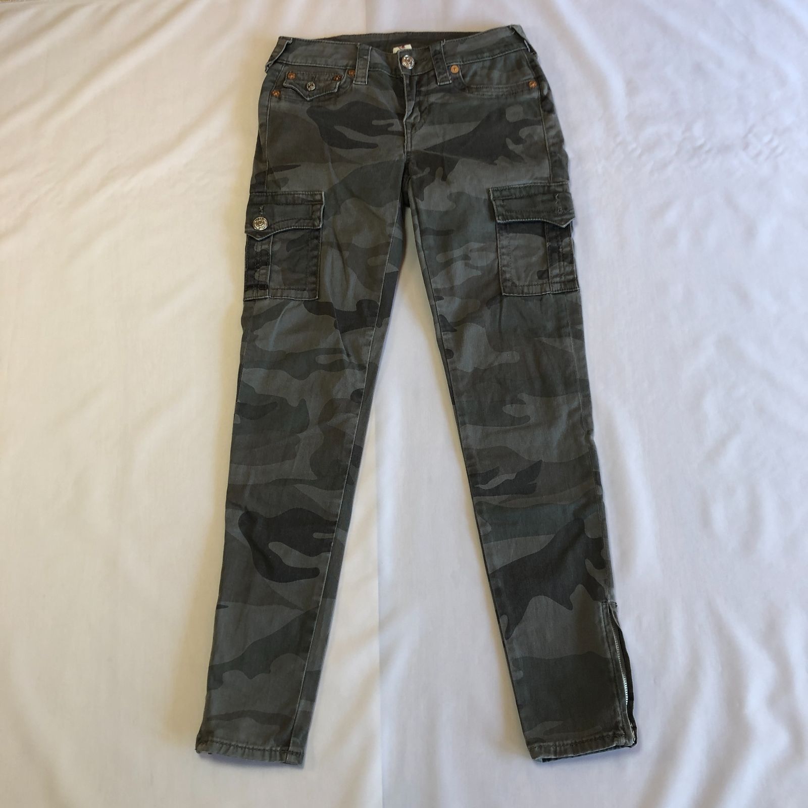 TRUE RELIGION カーゴパンツ／ 迷彩 スキニー 27 カーキ カモ柄 - メルカリ