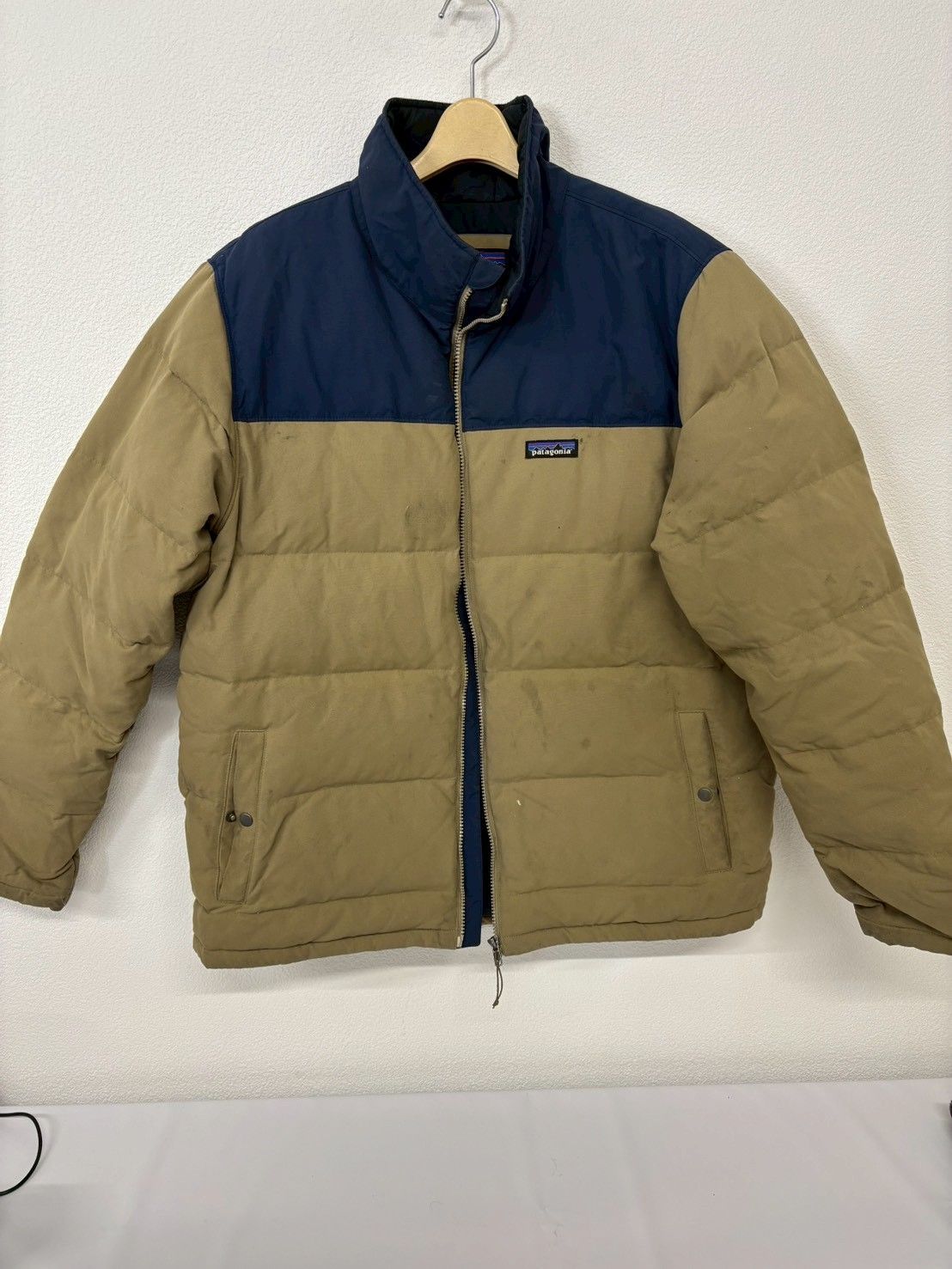 patagonia ダウンジャケット ベージュ/ネイビー 中古・古着通販】Patagonia (パタゴニア) ビビーダウンジャケット