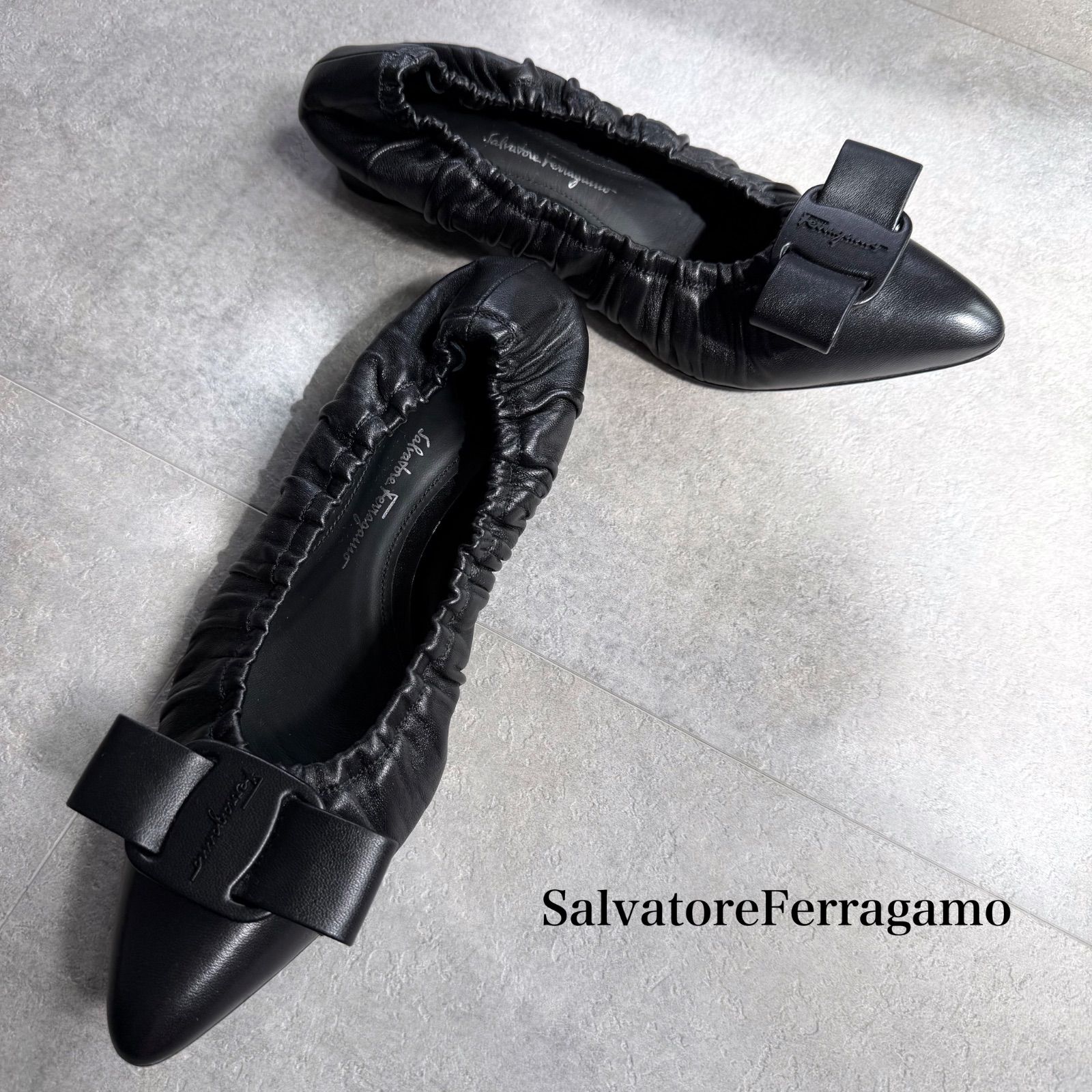 極美品】Ferragamo フラットシューズ ブラック ヴァラ レース 23
