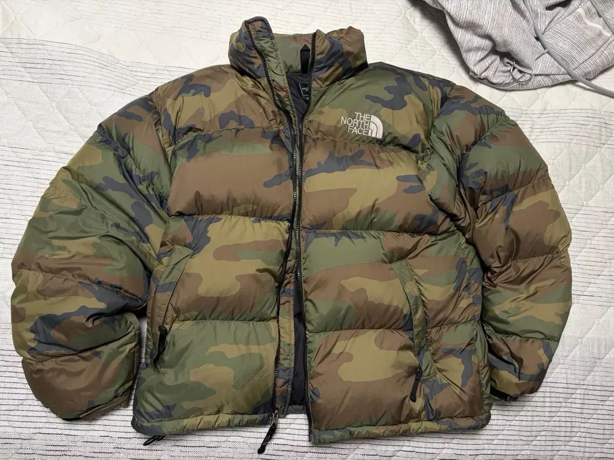 THE NORTH FACE センターロゴ カモフラージュ ヌプシ L - メルカリ THE NORTH FACE センターロゴ カモフラージュ ヌプシ L - メルカリ