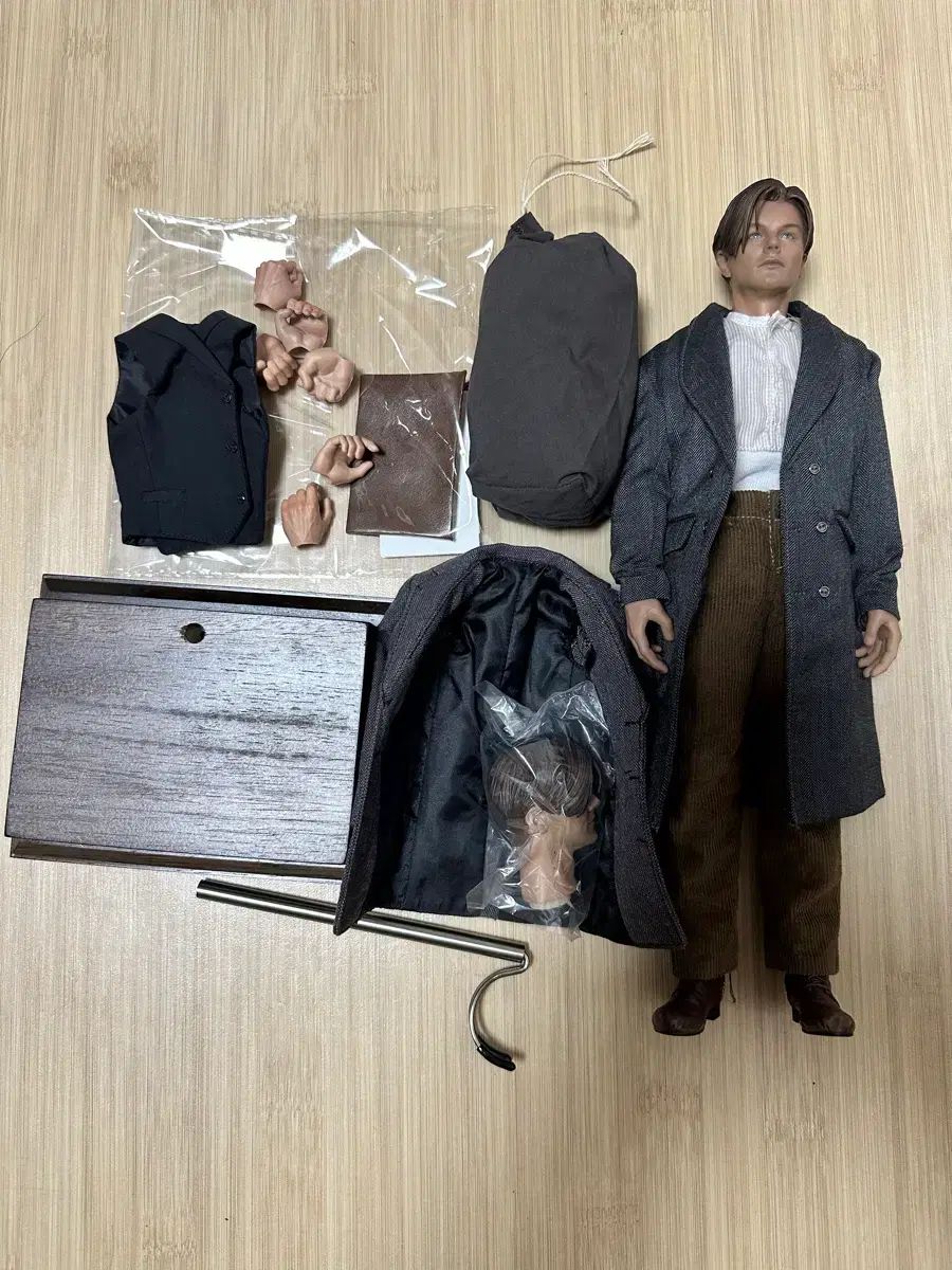 ホットトイズ系　タイタニック　ジャック・ドーソン　1/6カスタムフィギュア YAN TOYS タイタニック ジャック・ドーソン 1/6 フィギュア 出品 安い