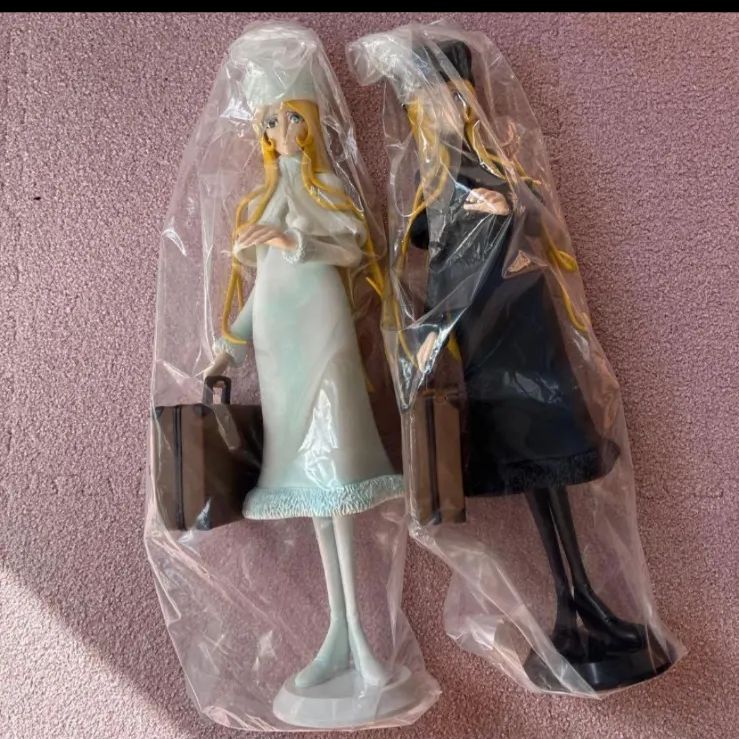 メーテル　レジェンド　ビッグフィギュア　ブラック & ホワイト　2体セット メーテル レジェンドのビッグフィギュア2体セット - メルカリ