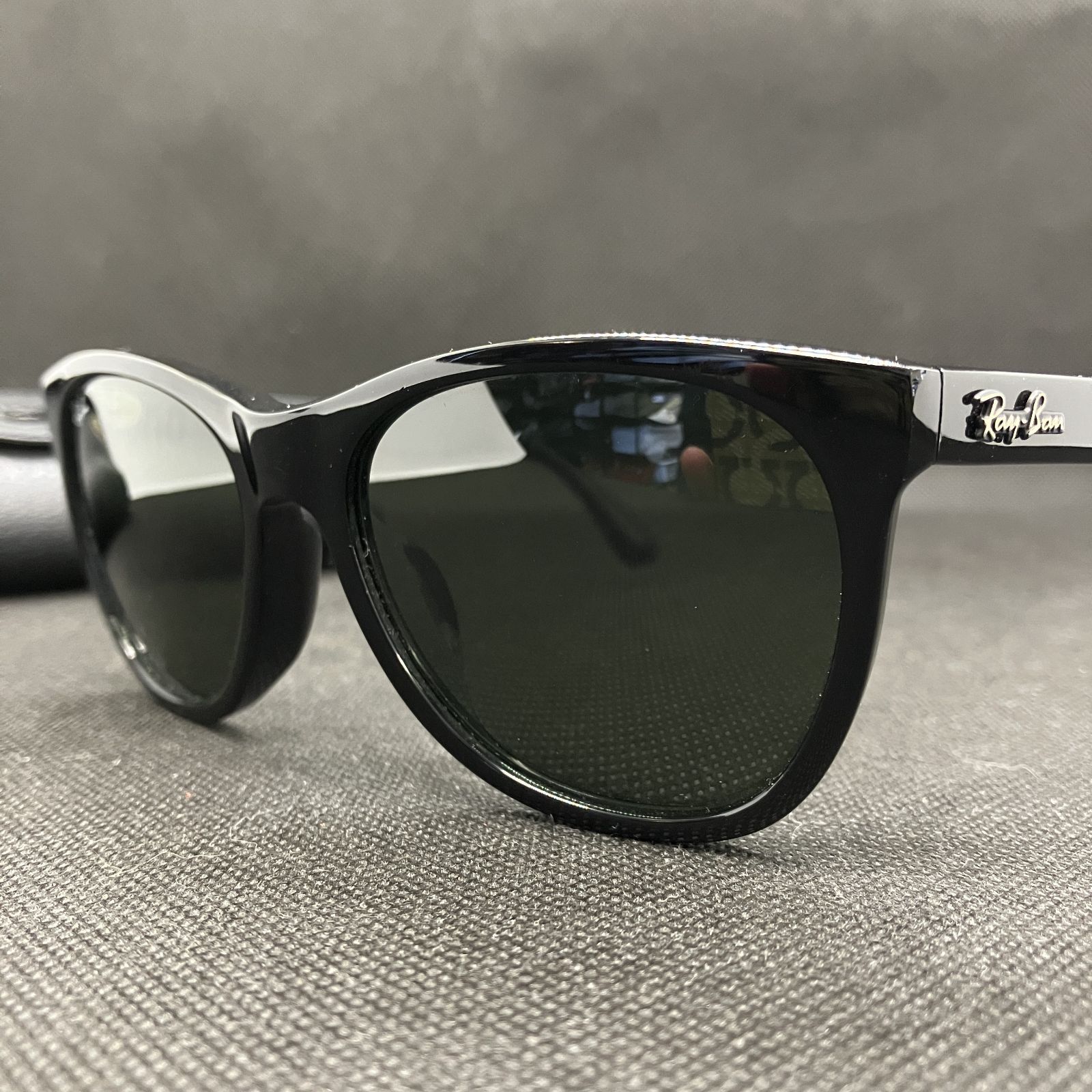 Ray Ban　レイバン　サングラス　RB4184F　ブラック系　1141