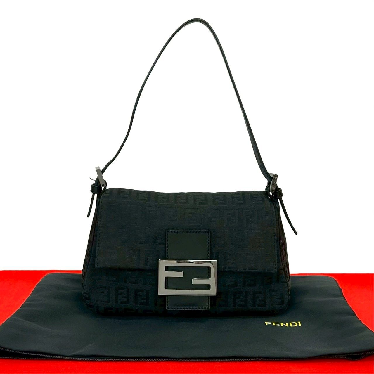 極 美品 袋付き FENDI フェンディ マンマバケット ズッカ FF 柄 極 美品 袋付き FENDI フェンディ マンマバケット ズッカ FF 柄