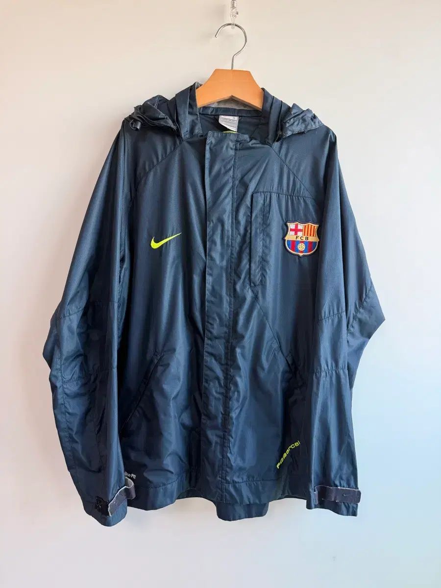 メンズ NIKE FC バルセロナ STORM-FIT フード ウインドブレーカー