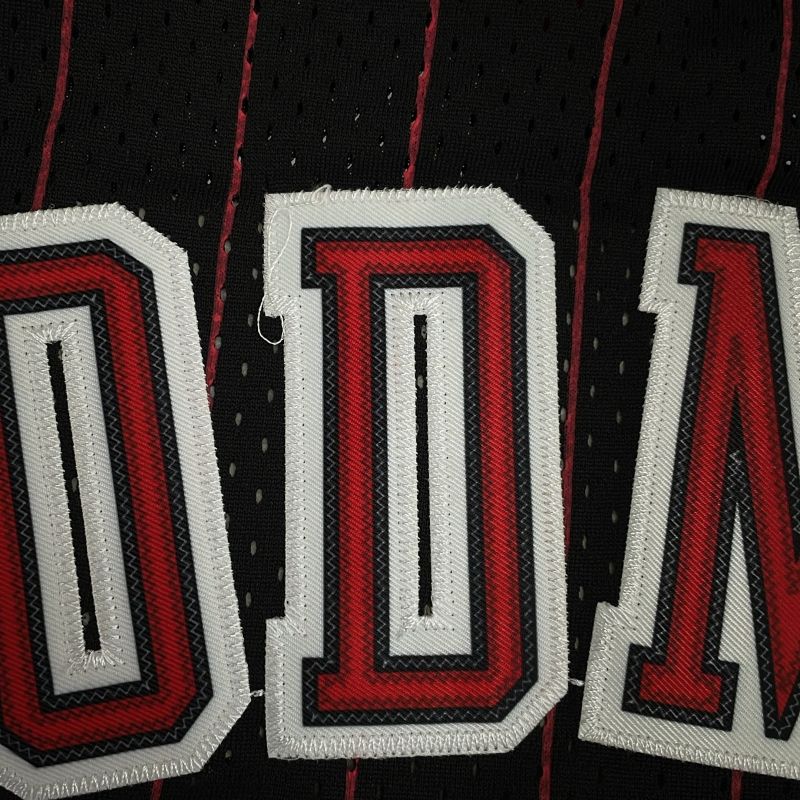 中古】Mitchell＆Ness シカゴ・ブルズ デニス・ロッドマン