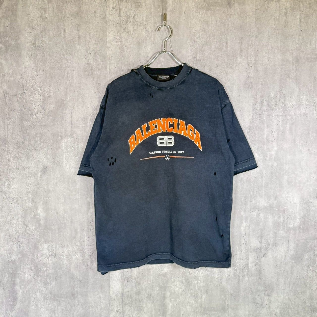 バレンシアガ BALENCIAGA ロゴ刺繍 ダメージ加工 TシャツM相当 【公式 