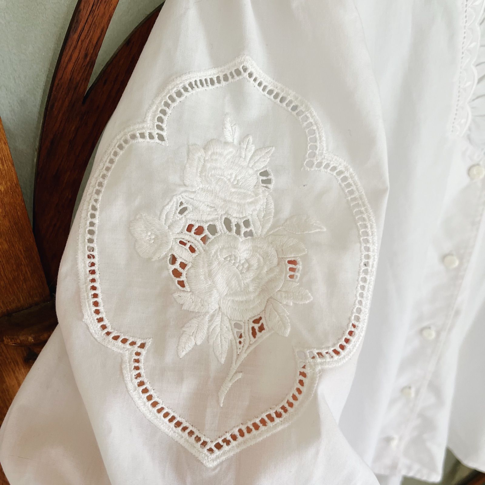 ユーロヴィンテージ バラ刺繍 パフスリーブ チロルブラウス（m615 