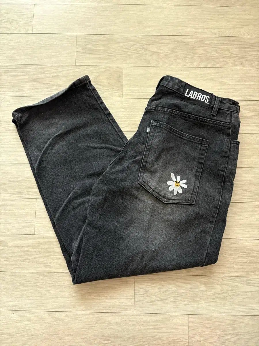 ラブロス デイジー ジーン ブラックデニム Cat Brush Baggy Jeans 