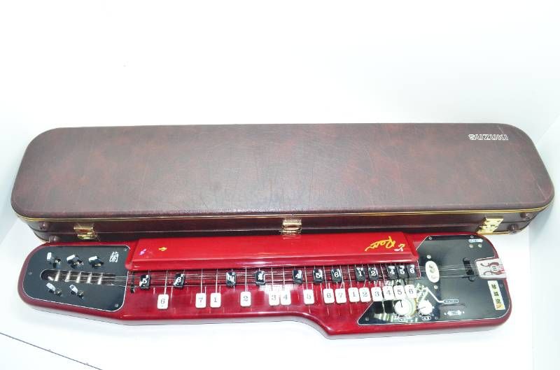 ● [Working Item] SUZUKI Suzuki Taishogoto with Red Case, Stringed Instrument, Japanese Musical Instrument, Sound Production Confirmed