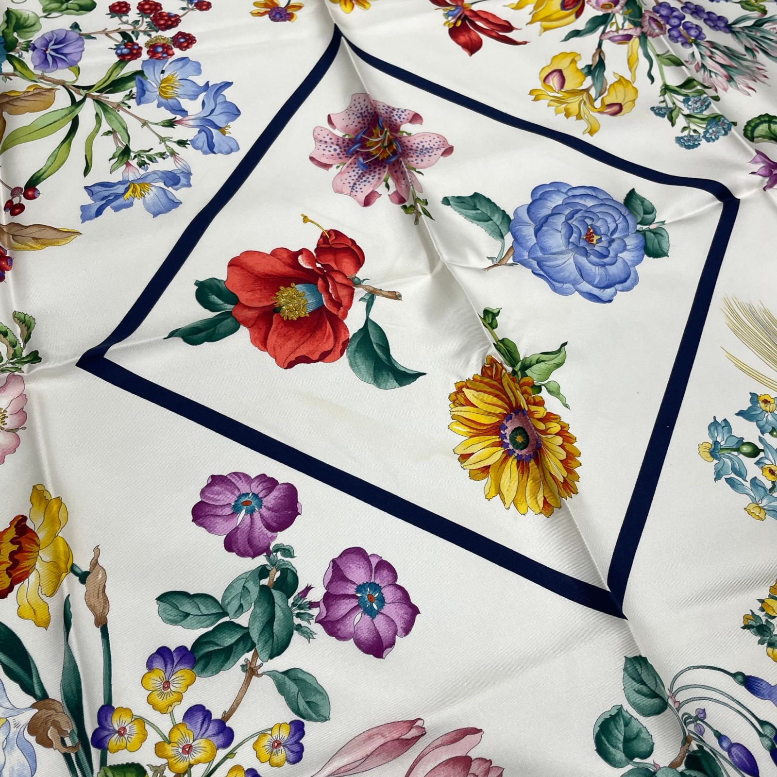極美品 GUCCI グッチ スカーフ シルク フローラ 花柄 ブルー 箱付き