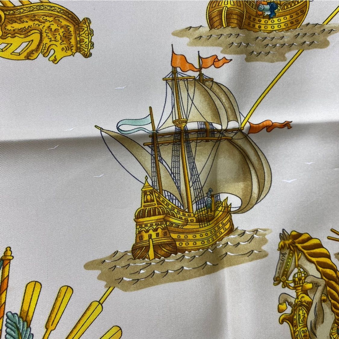 エルメス カレ90 VOILES DE LUMIERE シルクスカーフ 光の帆船 ベージュ
