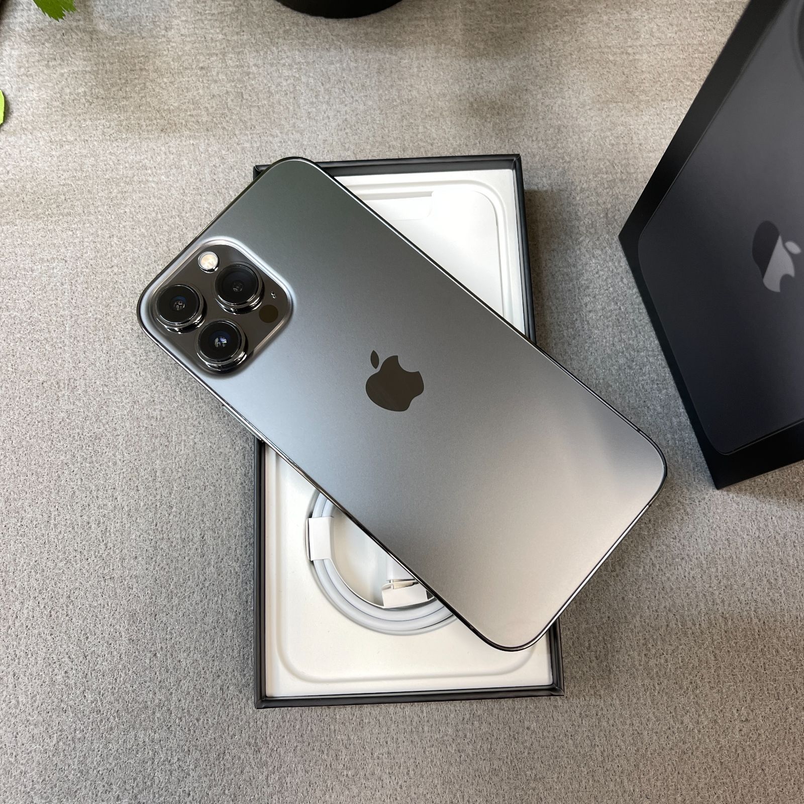 iPhone 13 Pro Max 256GB グラファイト 98%バッテリー - メルカリ iPhone 13 Pro Max 256GB グラファイト 98%バッテリー - メルカリ