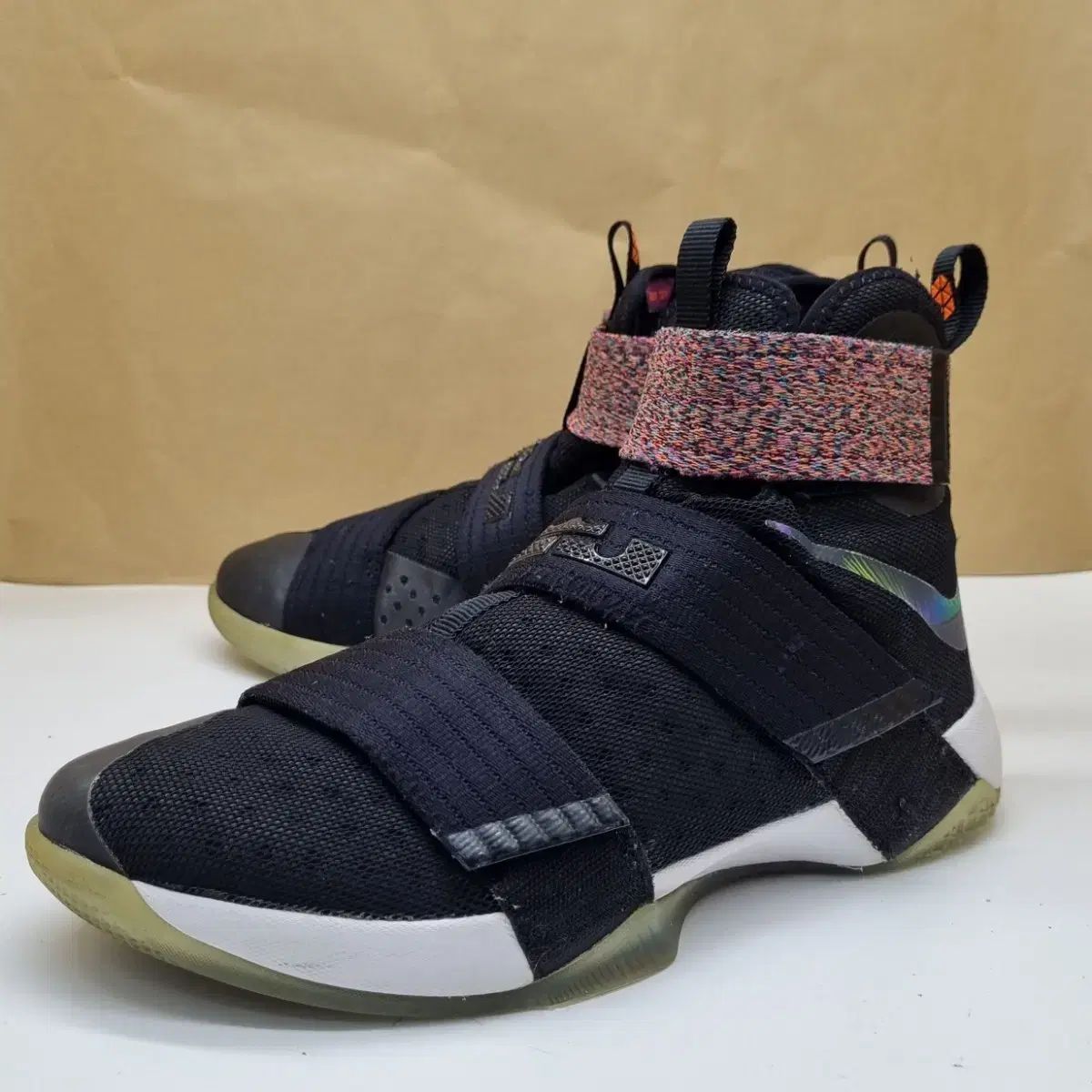 NIKE(ナイキ) ズーム レブロン ソルジャー 10 バスケットシューズ 275_ 