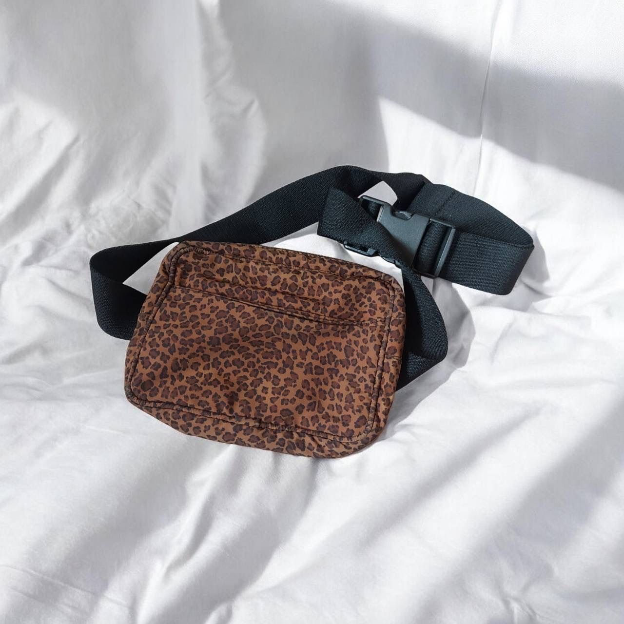 BOTTEGA VENETA レオパード柄 ウエストバッグ メンズ レディース 