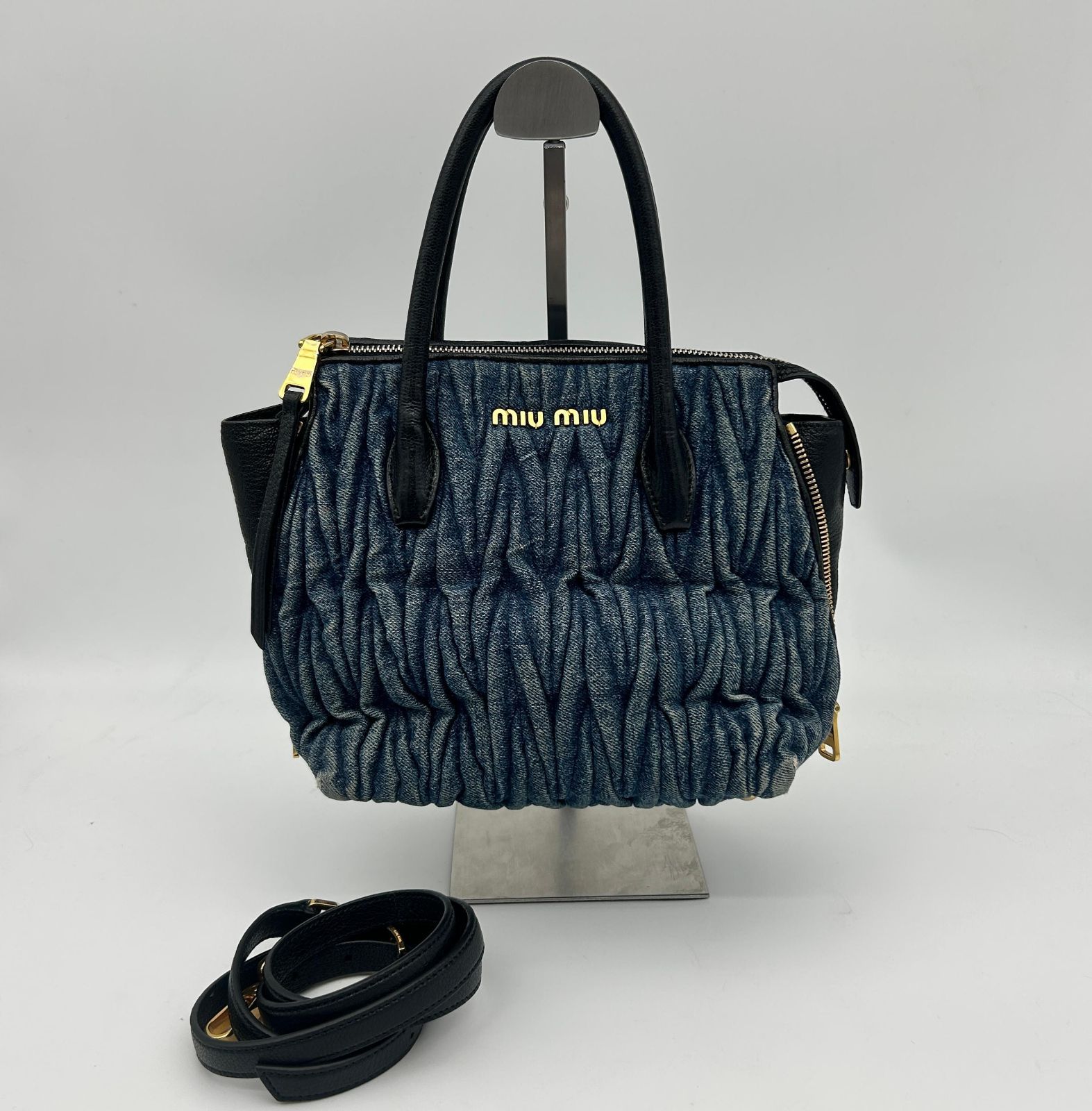 Miu Miu (ミュウ ミュウ) デニム マテラッセ ハンドバッグ Miu Miu (ミュウ ミュウ) デニム マテラッセ ハンドバッグ