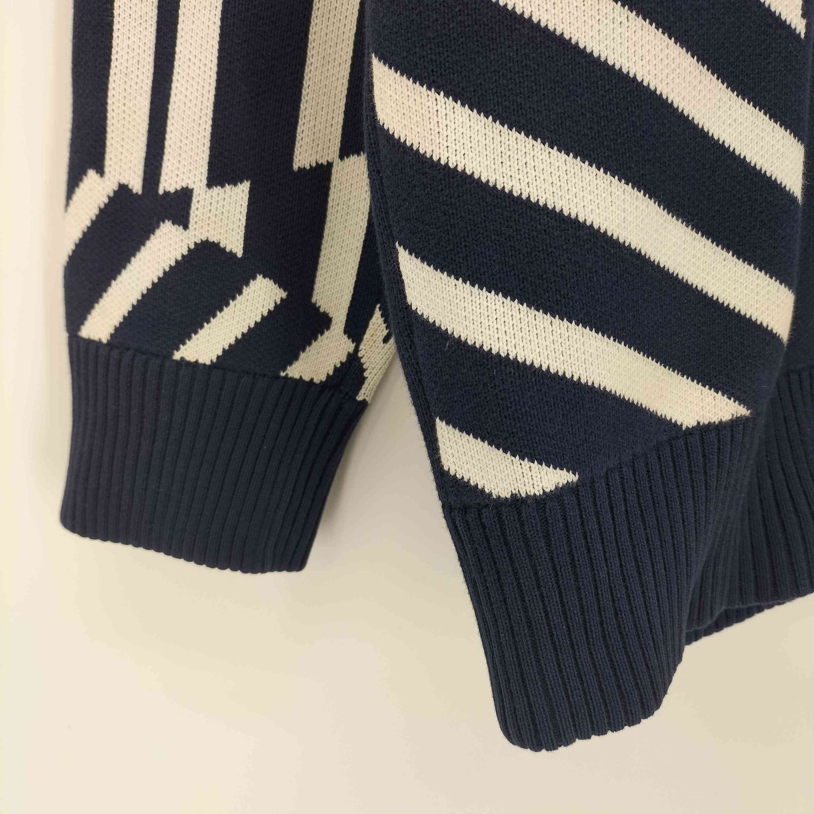 ブラックレーベルクレストブリッジ BLACK LABEL CRESTBRIDGE 幾何学柄 