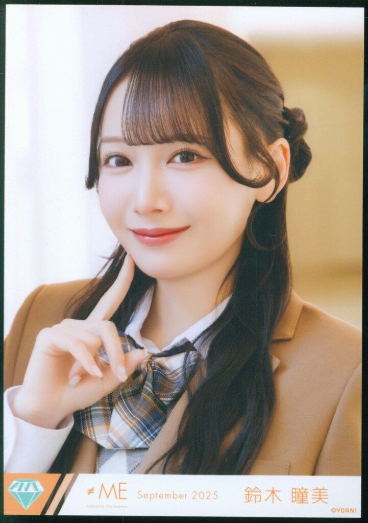 ≠ME 鈴木瞳美 直筆生写真 全国ツアー2025 神様の言うとーり！ ≠ME ノイミー 生写真 P.I.C 衣装 PIC 鈴木瞳美 直筆サイン - メルカリ