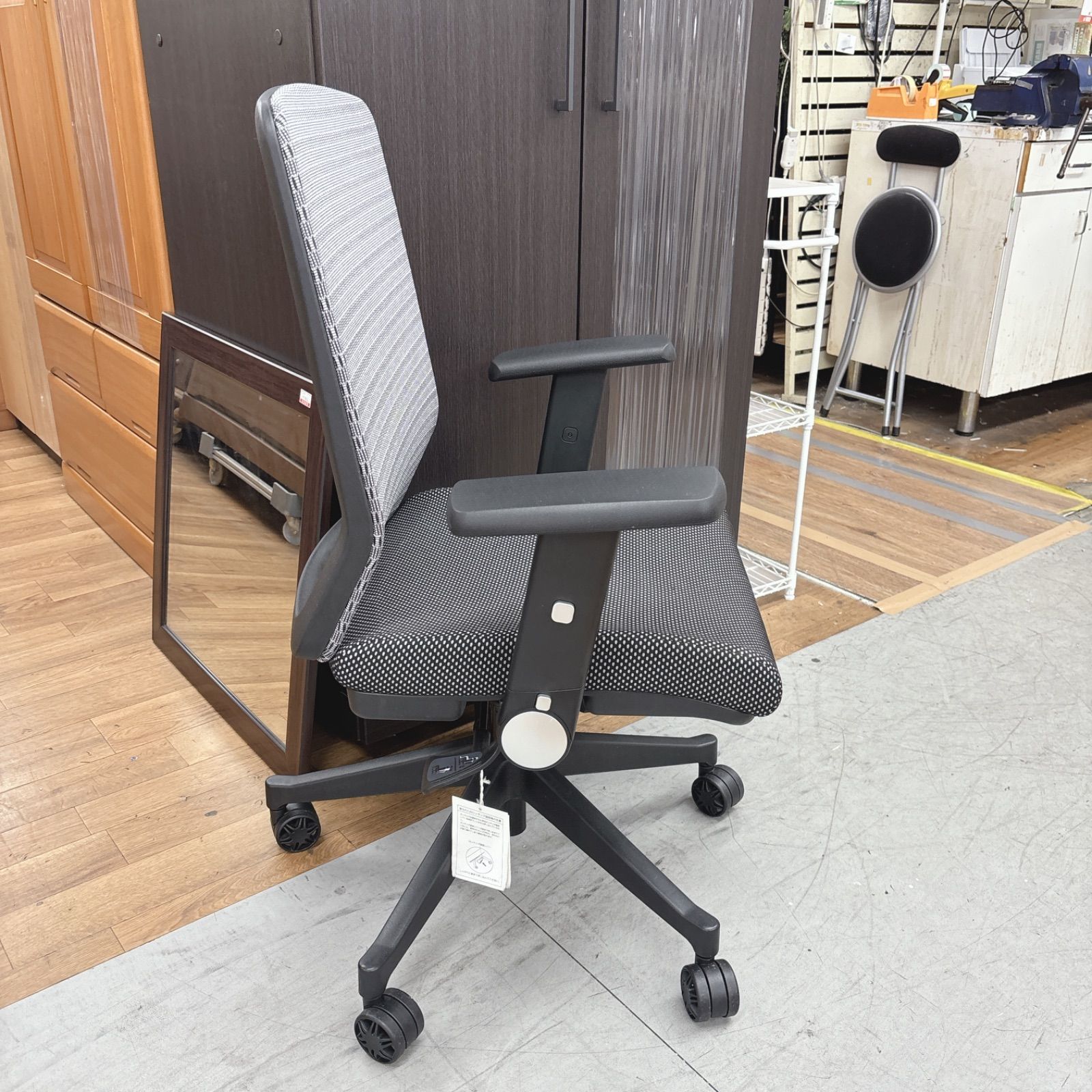 I666 ? 名古屋市近郊配送設置無料！ KOIZUMI メッシュ張り肘付き高 
