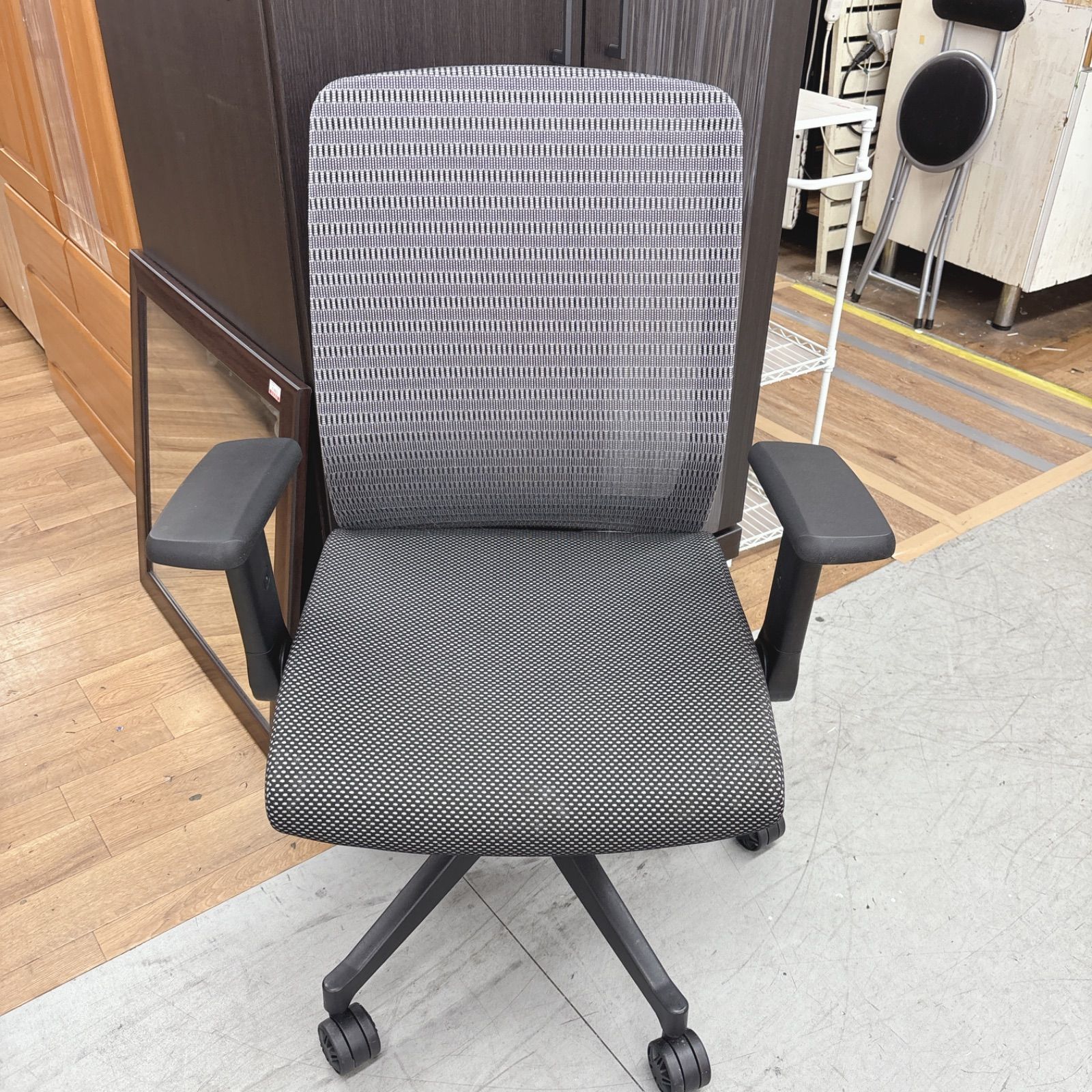 I666 ? 名古屋市近郊配送設置無料！ KOIZUMI メッシュ張り肘付き高 