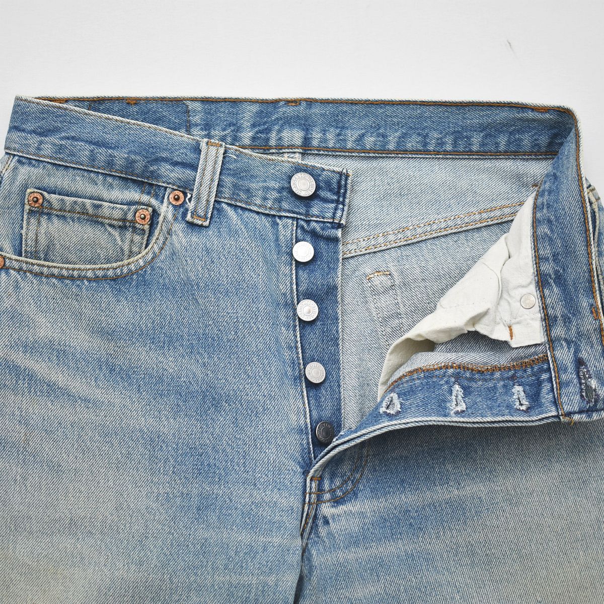 ヒゲ アタリ】 90sヴィンテージ USA製 リーバイス Levi
