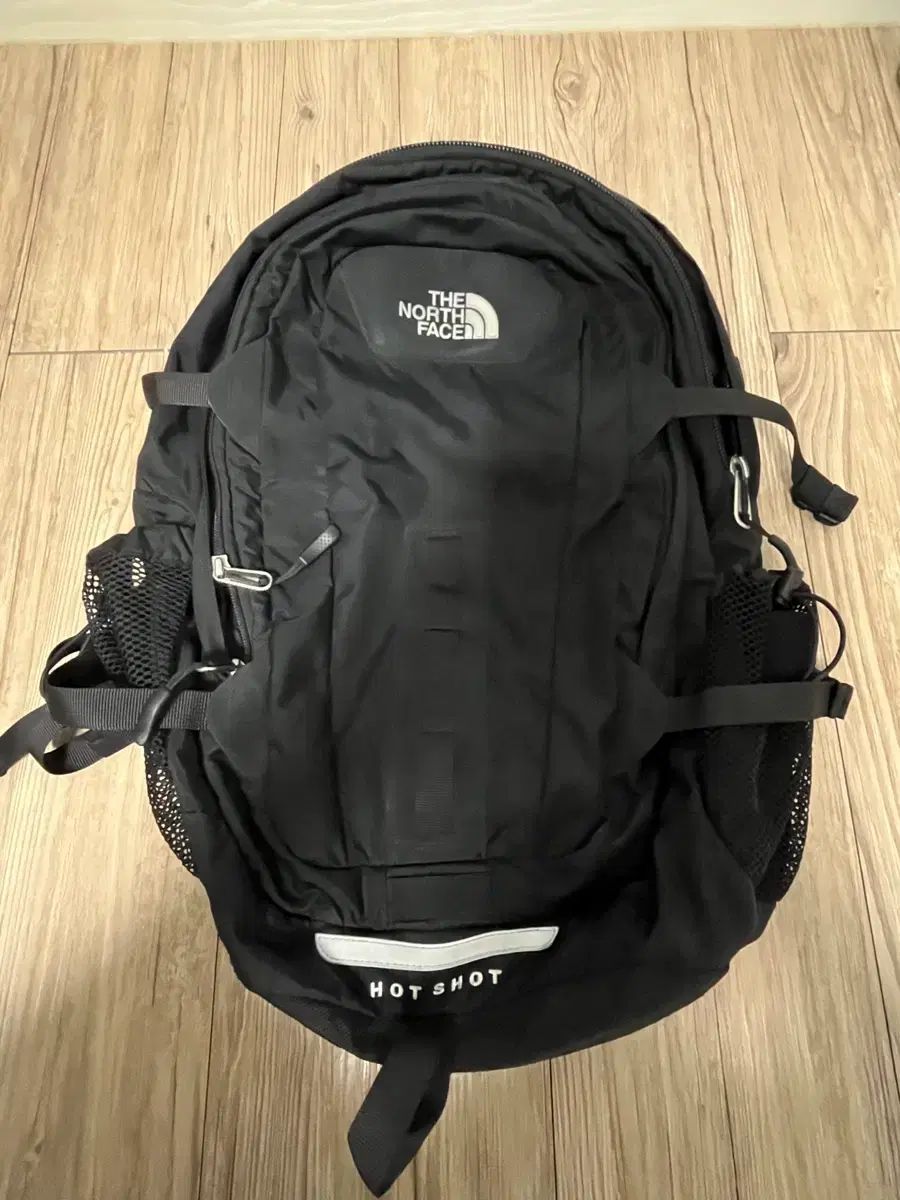 THE NORTH FACE ザノースフェイス 핫샷 ブラック バックパック 【公式