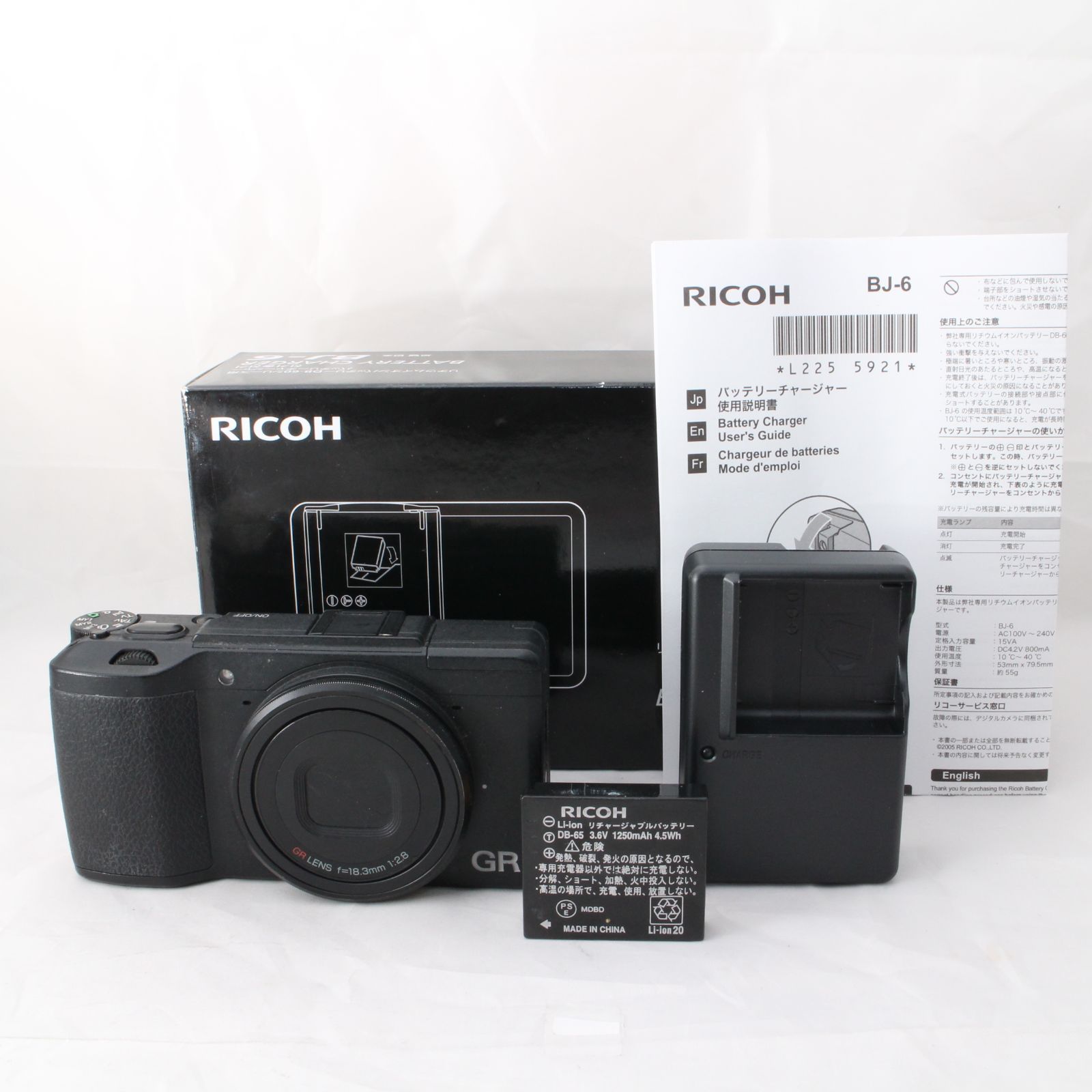 944☆美品・ショット数9643回☆RICOH GRⅡ 純正充電器付き - メルカリ