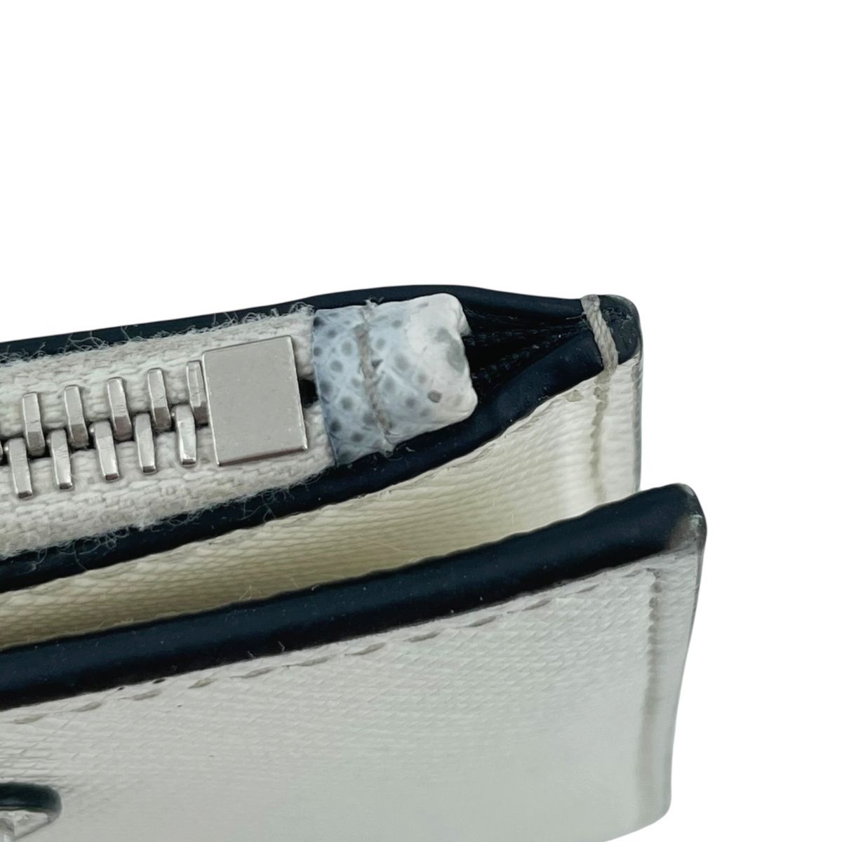 中古】 PRADA プラダ サフィアーノ トライアングル 財布 白 ホワイト