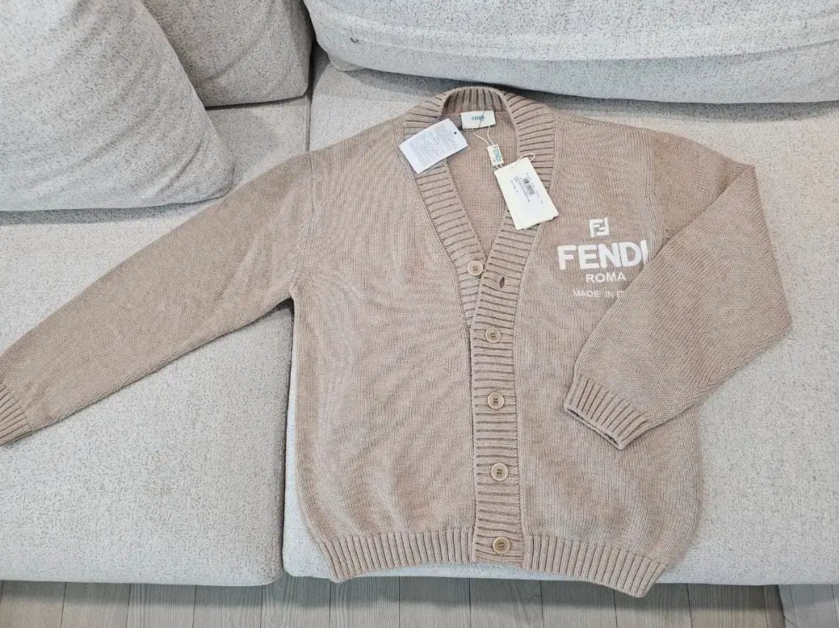 タグ付き新品 165万円 FENDI フェンディ キッズ ローマ 刺繍 タグ付き新品 165万円 FENDI フェンディ キッズ ローマ 刺繍