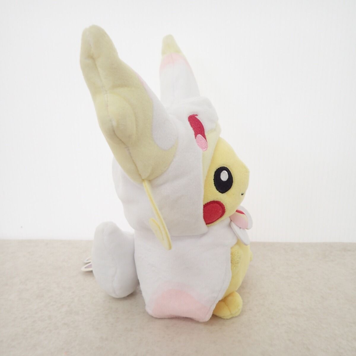 ポケモンセンター ぬいぐるみ メガタブンネのポンチョを着たピカチュウ