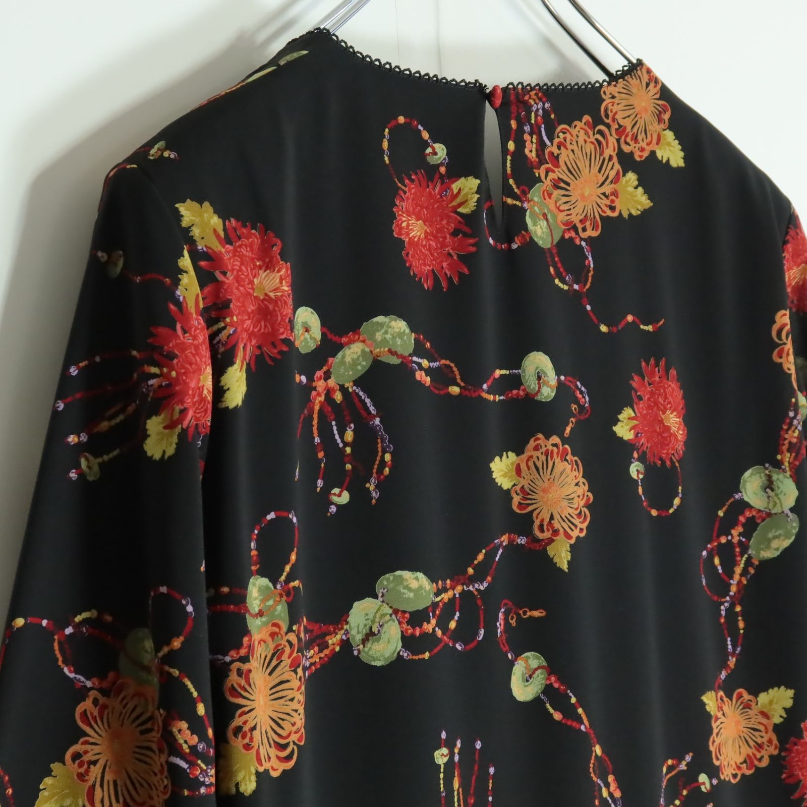 美品】カネコイサオ☆ヒスイ&菊pt♪和柄の長袖ワンピース 黒系 美品】カネコイサオ☆ヒスイ&菊pt♪和柄の長袖ワンピース 黒系
