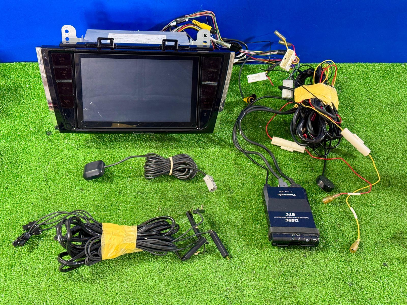 【セレナC26専用】Strada 8インチナビ CN-L800SED 配線付 Panasonic CN-L800SED パナソニック ストラーダ セレナC26