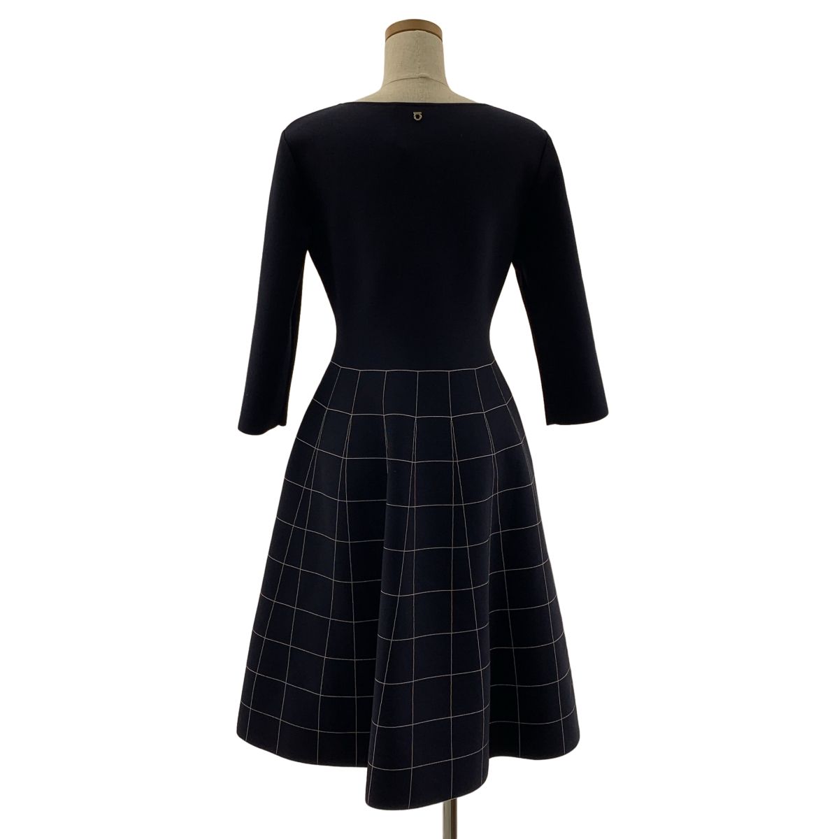 美品 サルバトーレフェラガモ レース ワンピース 長袖 ブラック ドレス 美品 サルバトーレフェラガモ レース ワンピース 長袖 ブラック ドレス